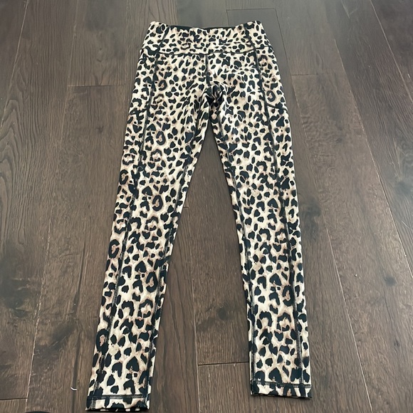 Victoria's Secret Incredible Essential Legging Leopard Animal 7/8 Length - Picture 4 of 5